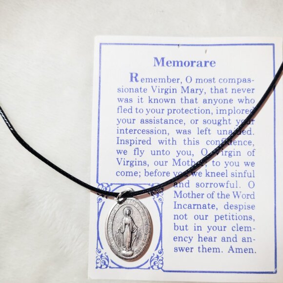 ✝️Vintage Virgin Mary Immaculate Conception Miraculous Medal Religious Necklace - Picture 1 of 2